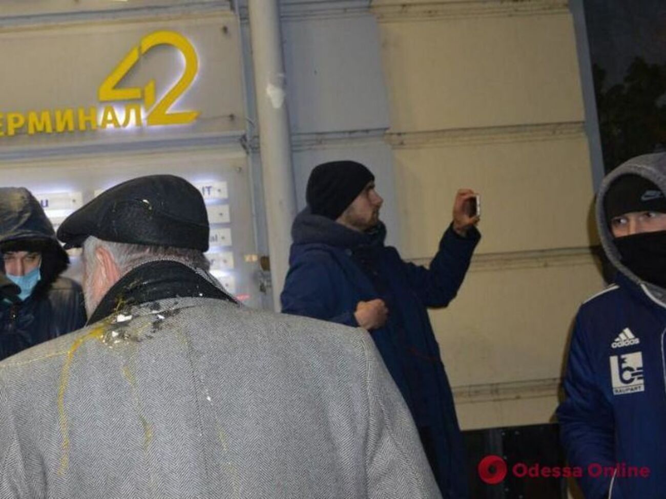 Один из нападавших бросил в Гриценко яйцо
