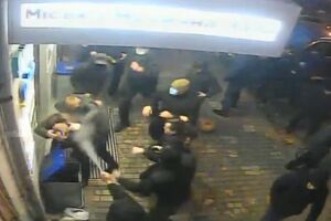 На Гриценка чекало понад 10 молодиків