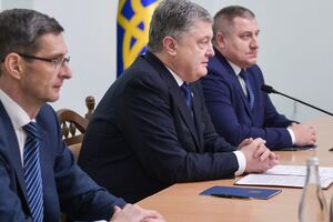 Порошенко: А их лозунг по Донбассу "их там нет"? Так же врут