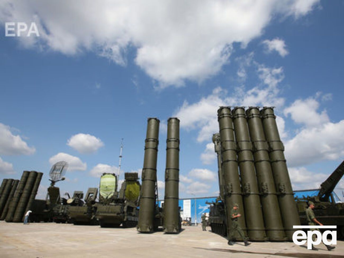 Зенитный ракетный комплекс С-400 "Триумф" предназначен для поражения всех современных и перспективных средств воздушного нападения