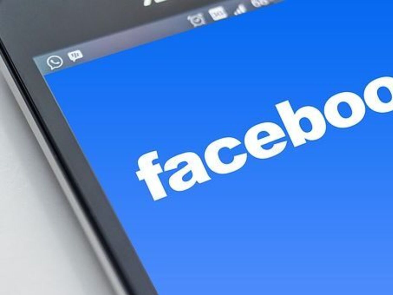 Министерство информполитики пытается выяснить: удаление в Facebook постов украинцев о российской агрессии – это технический сбой или информационная война