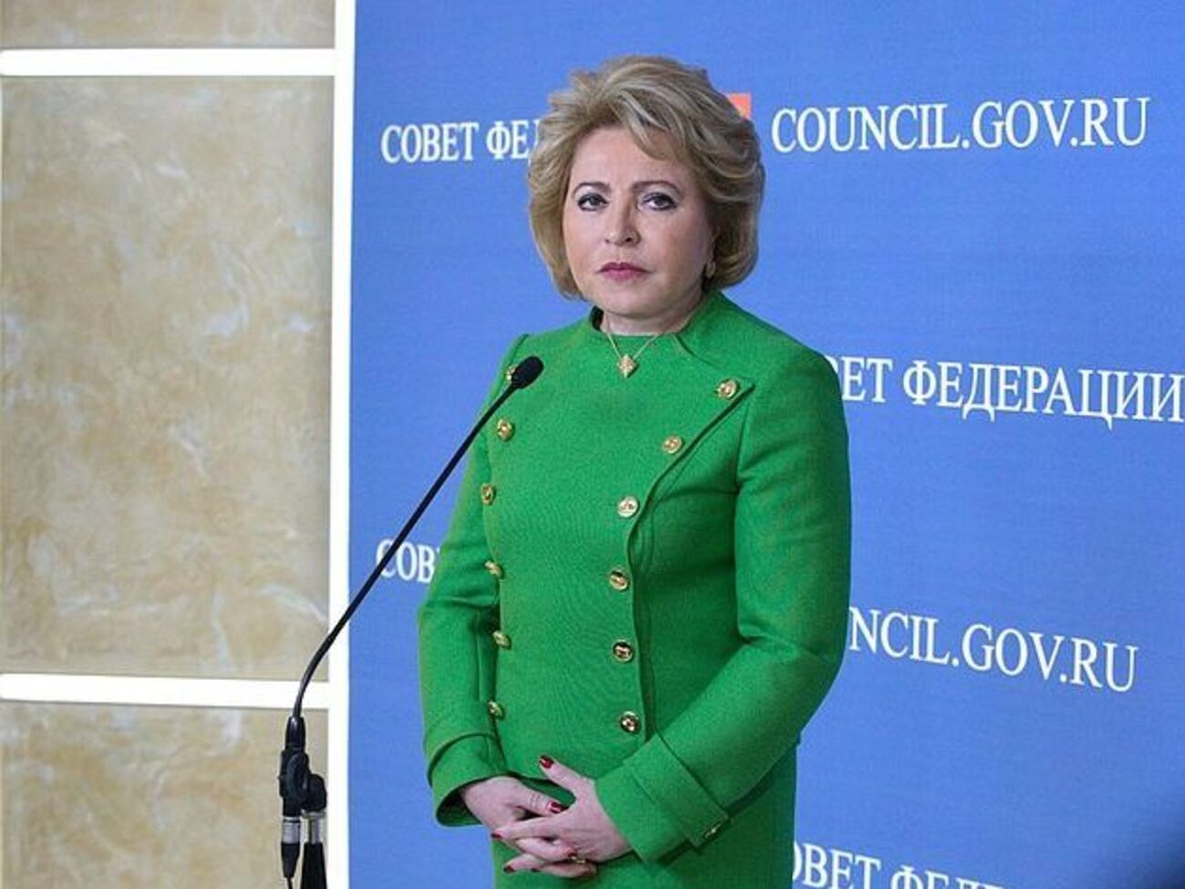 Матвиенко заявила, что введением военного положения людям якобы закрыли рот пластырем