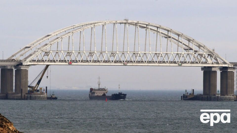 Россия заблокировала проход кораблей через Керченский пролив