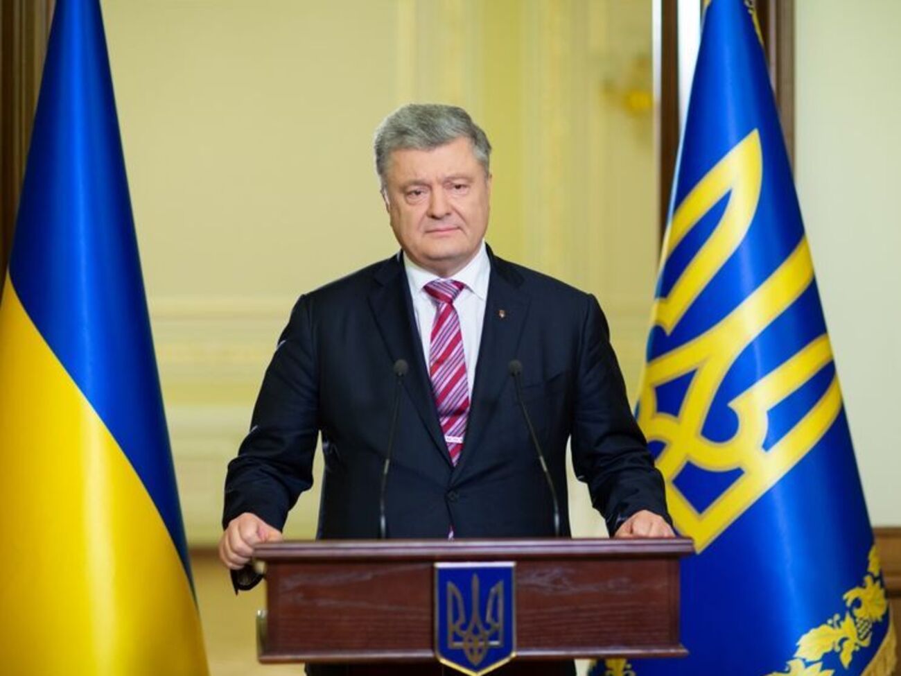 Порошенко повідомив про затвердження тексту томосу