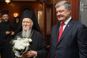 В Стамбул Порошенко (справа) отправился 2 ноября