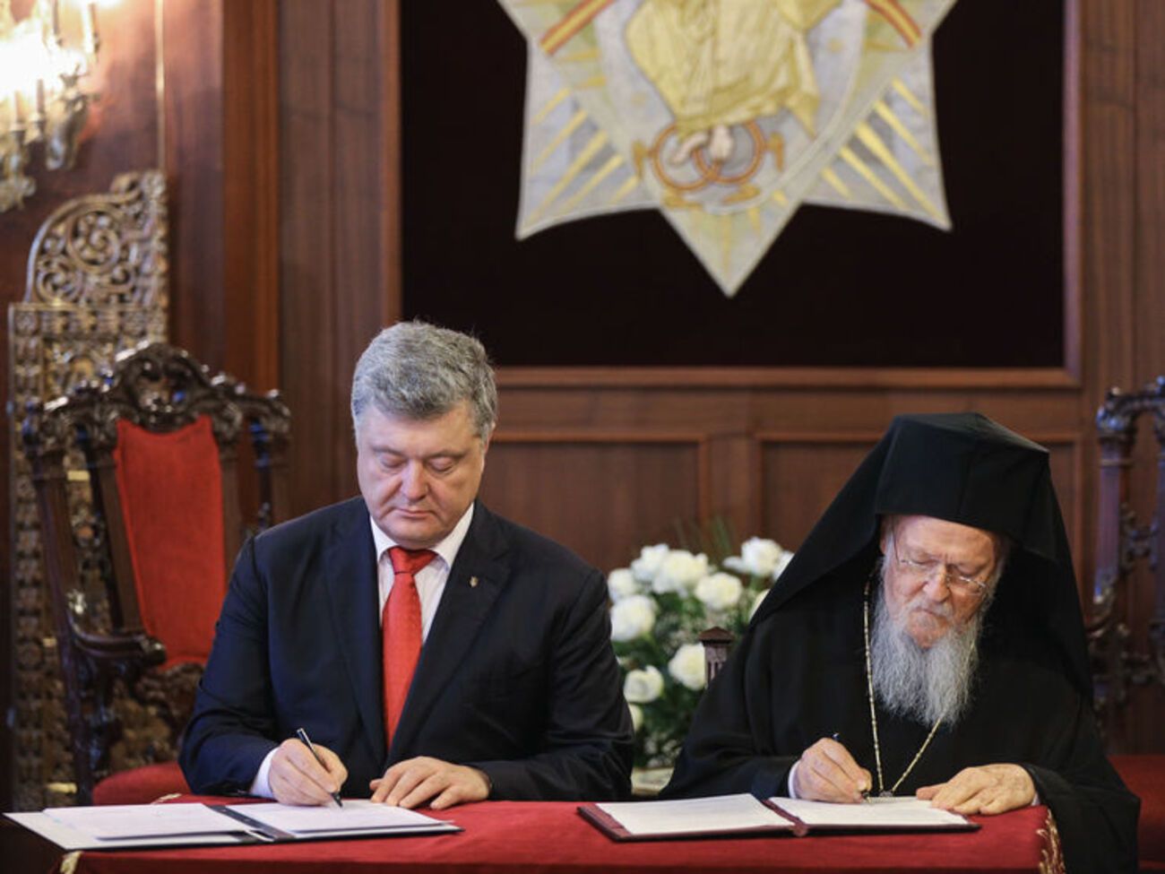 Документ Порошенко подписал в Стамбуле