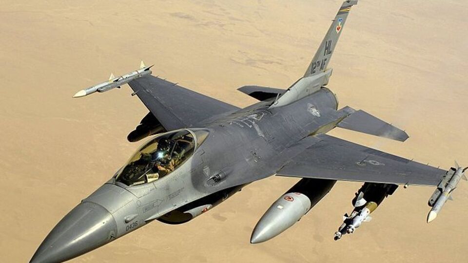 На перехват вылетел F-16 бельгийских ВВС