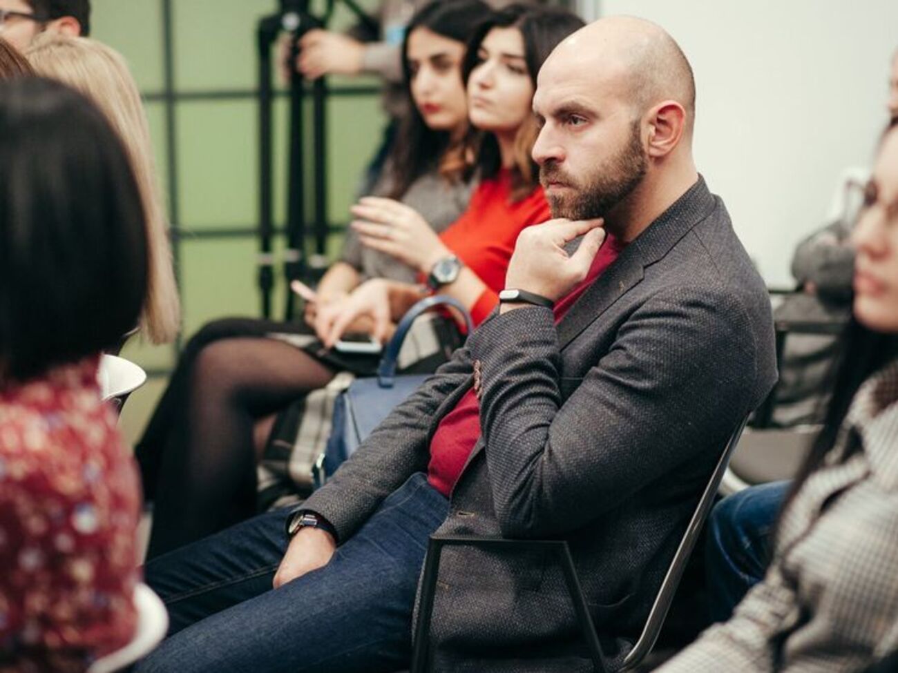 Одни хотят Россию и СССР. Другие – Европу и Запад. Но если копнуть, то окажется, что оба лагеря хотят благополучия и безответственности