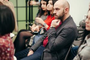 Одни хотят Россию и СССР. Другие – Европу и Запад. Но если копнуть, то окажется, что оба лагеря хотят благополучия и безответственности