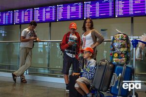 В Борисполе отобрали паспорта у граждан РФ и пообещали отдать их бортпроводникам