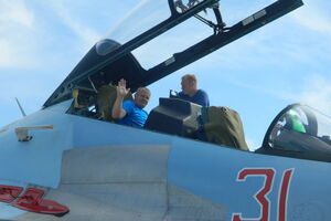 Копаев рассказал по телефону своей девушке (теперь уже бывшей), как командование ранее поставило перед ним задачу "поймать американскую невидимку – F-22 Raptor"