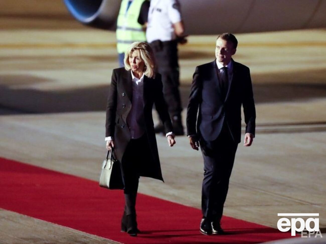 Эммануэль Макрон с женой прибыли в Буэнос-Айрес