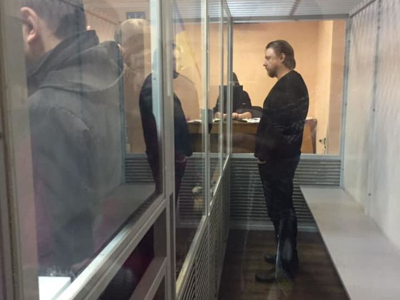 Суд відправив Петрова під домашній арешт