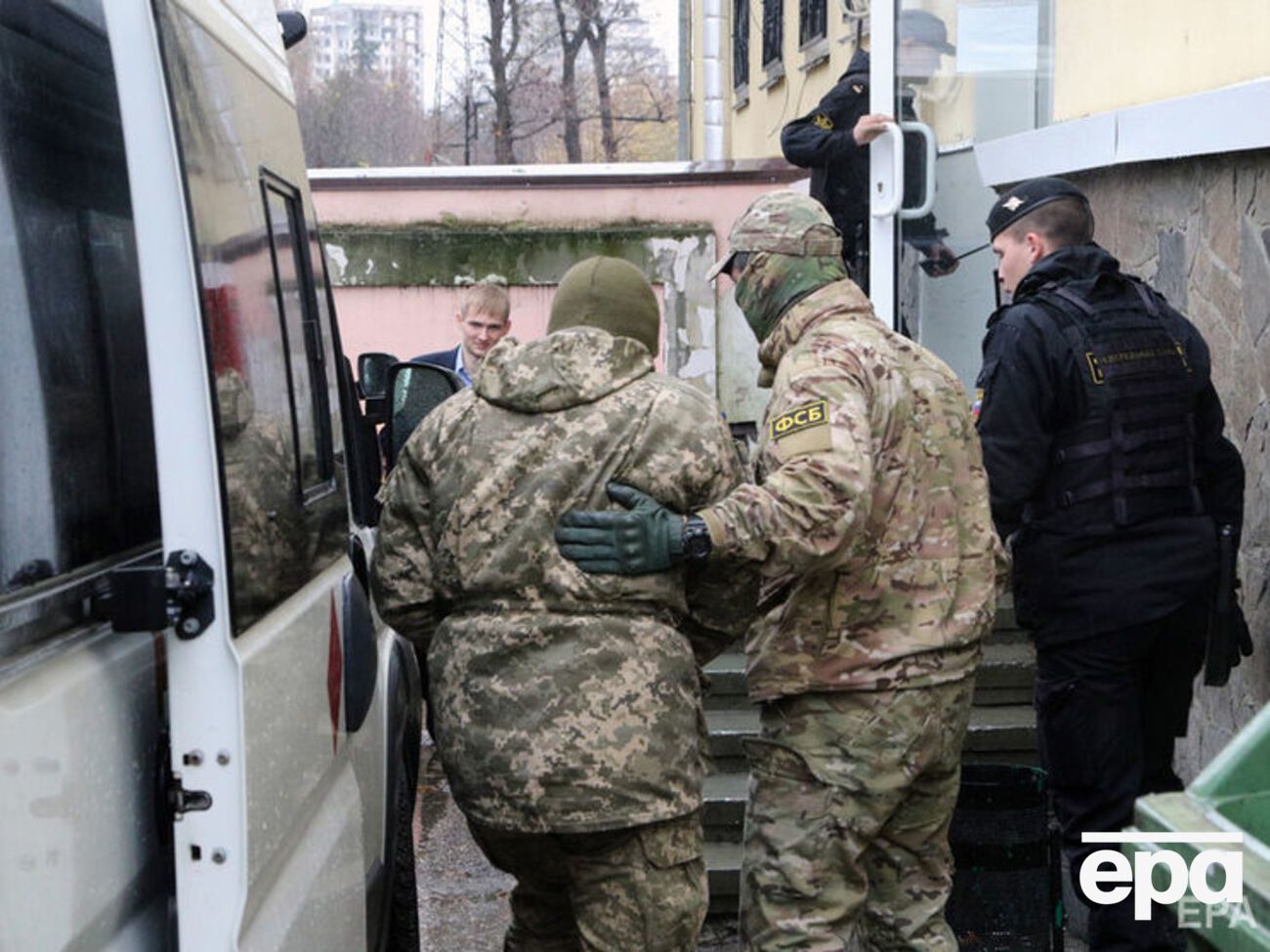 Усіх українських моряків заарештували на два місяці