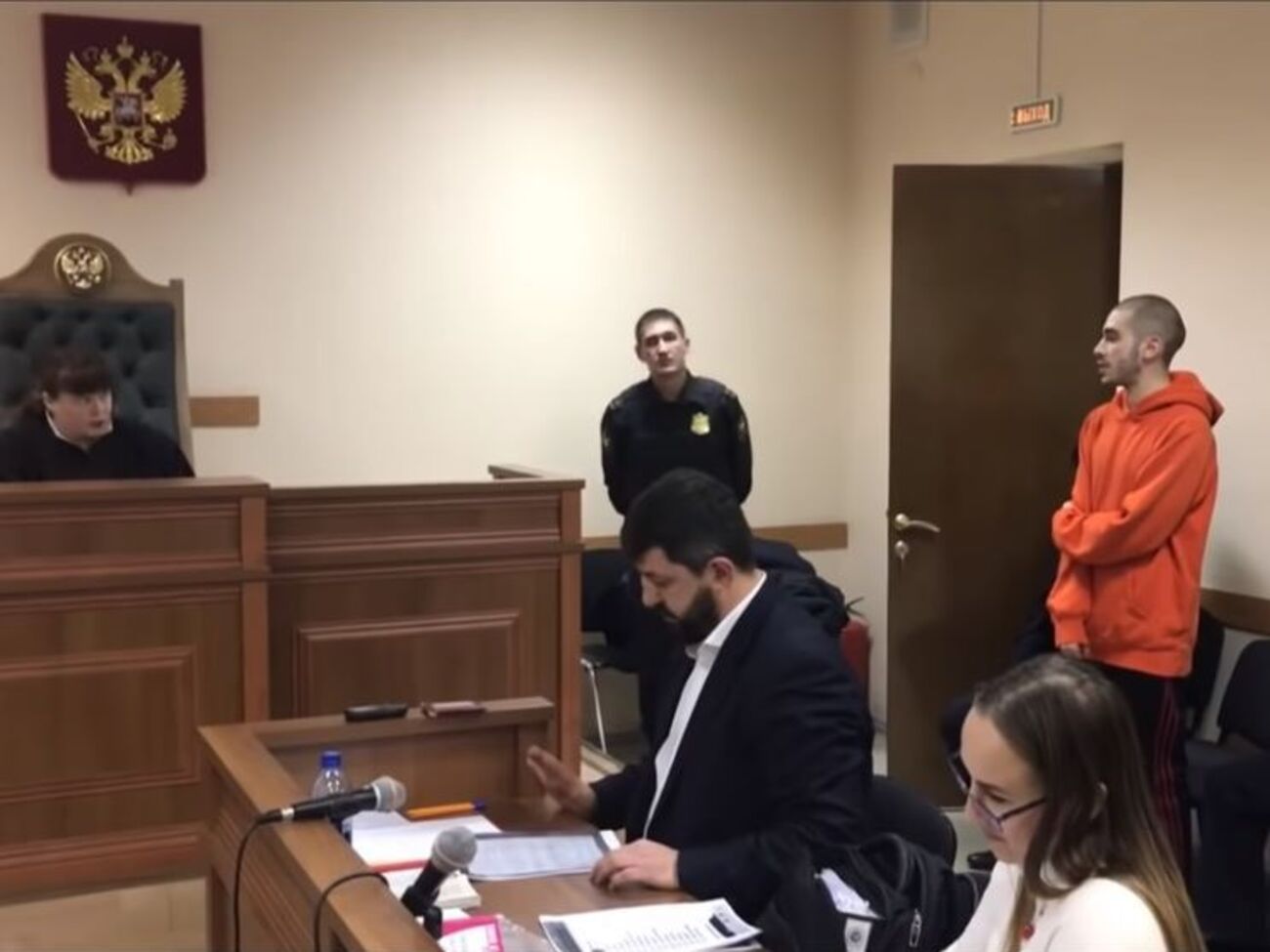 После отмены концерта в Краснодаре рэпер Хаски устроил выступление на улице, стоя на крыше автомобиля, его задержали и дали 12 суток ареста