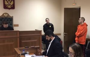 После отмены концерта в Краснодаре рэпер Хаски устроил выступление на улице, стоя на крыше автомобиля, его задержали и дали 12 суток ареста