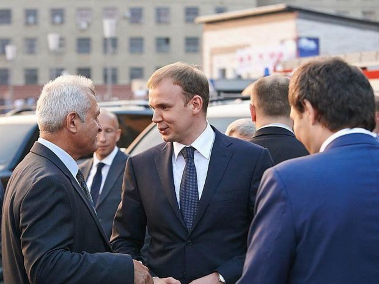 Курченко (в центре) объявлен в международный розыск