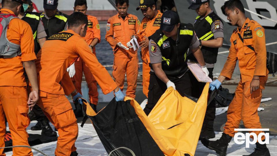 Спасатели продлили поиски на три дня