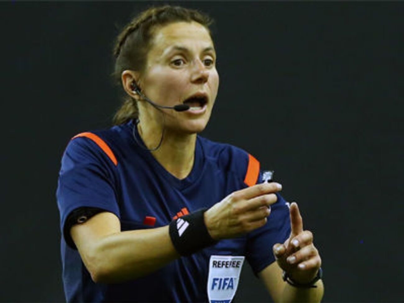 Главным арбитром матча была Монзуль