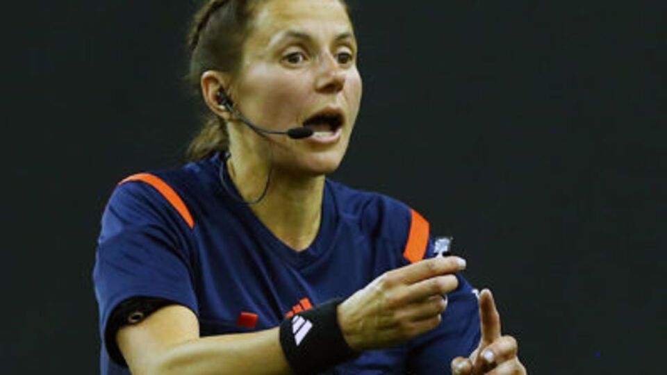 Главным арбитром матча была Монзуль