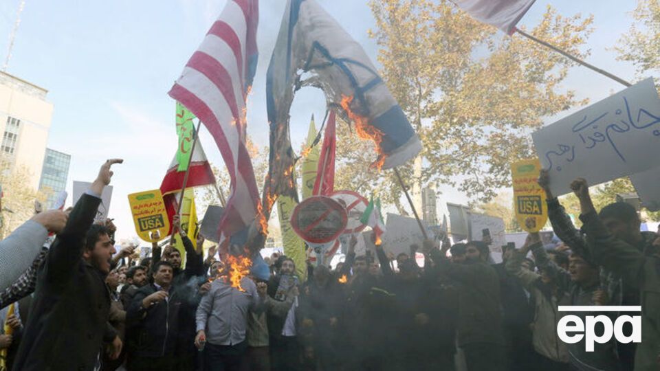 В Ірані протестувальники палили прапори США та Ізраїлю