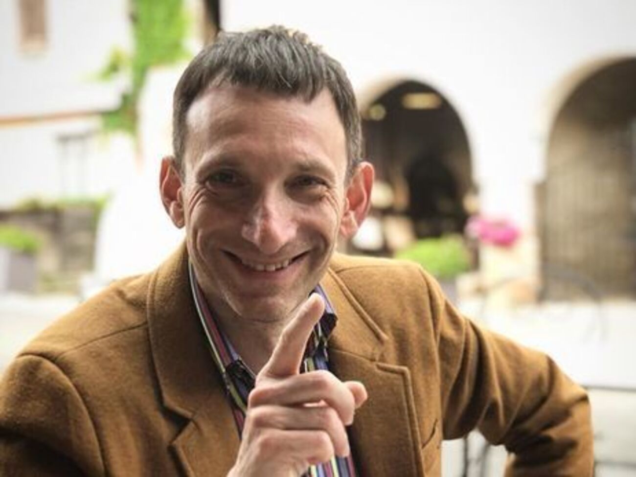 Портников: Сьогодні Коломойський просто сидить у Женеві чи Ізраїлі і грає в ігри. А раптом його кандидат стане президентом?