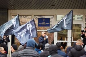 Сегодня к протесту присоединились представители общественной организации "Всеукраинское движение ветеранов и волонтеров АТО"