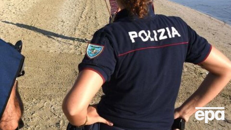 Заарештованих обвинувачують у перевищенні повноважень, адміністративних порушеннях і чиненні тиску