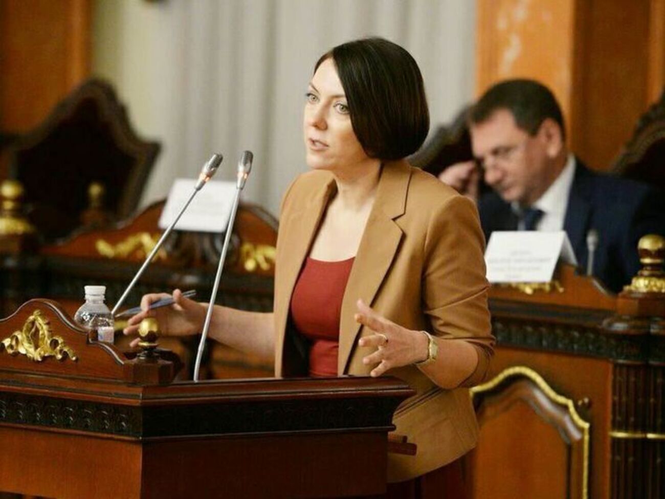 Предполагаю, что заказчик Гандзюк – непростой. Иначе уже давно, при таком резонансе и риске социальной напряженности, было бы названо его имя