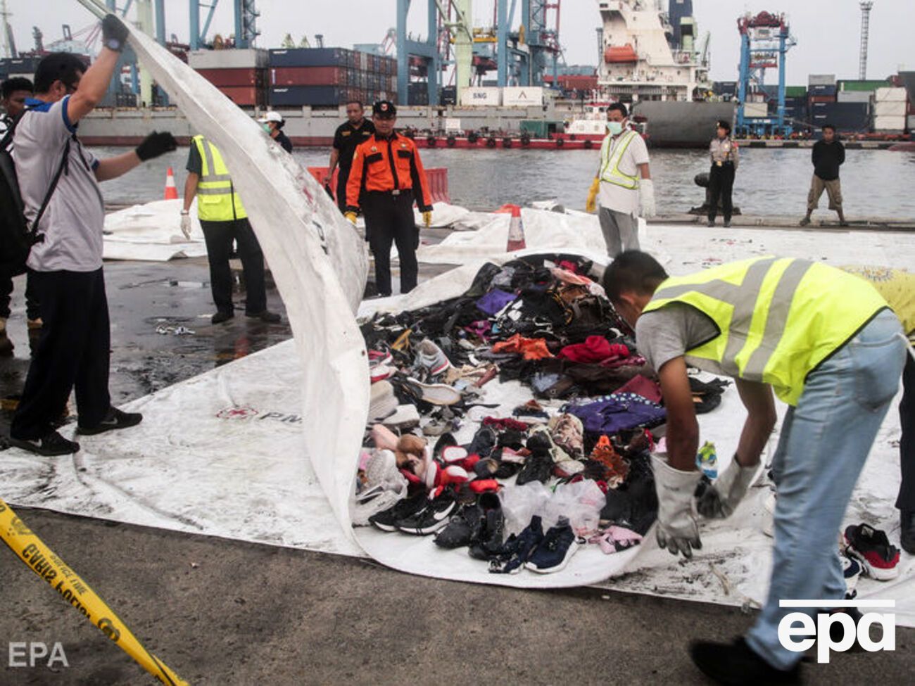 Сегодня стало известно, что Boeing 737 разрушился при соприкосновении с водой на большой скорости