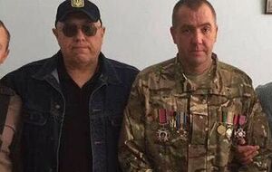 Павловський (зліва) очолював організацію ветеранів добробатів, Торбін (праворуч) був із ним пов'язаний, стверджують журналісти