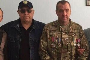Павловский (слева) возглавлял организацию ветеранов добробатов, Торбин (справа) был с ним связан, утверждают журналисты