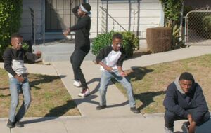 В ролике показана жизнь улиц небольшого города