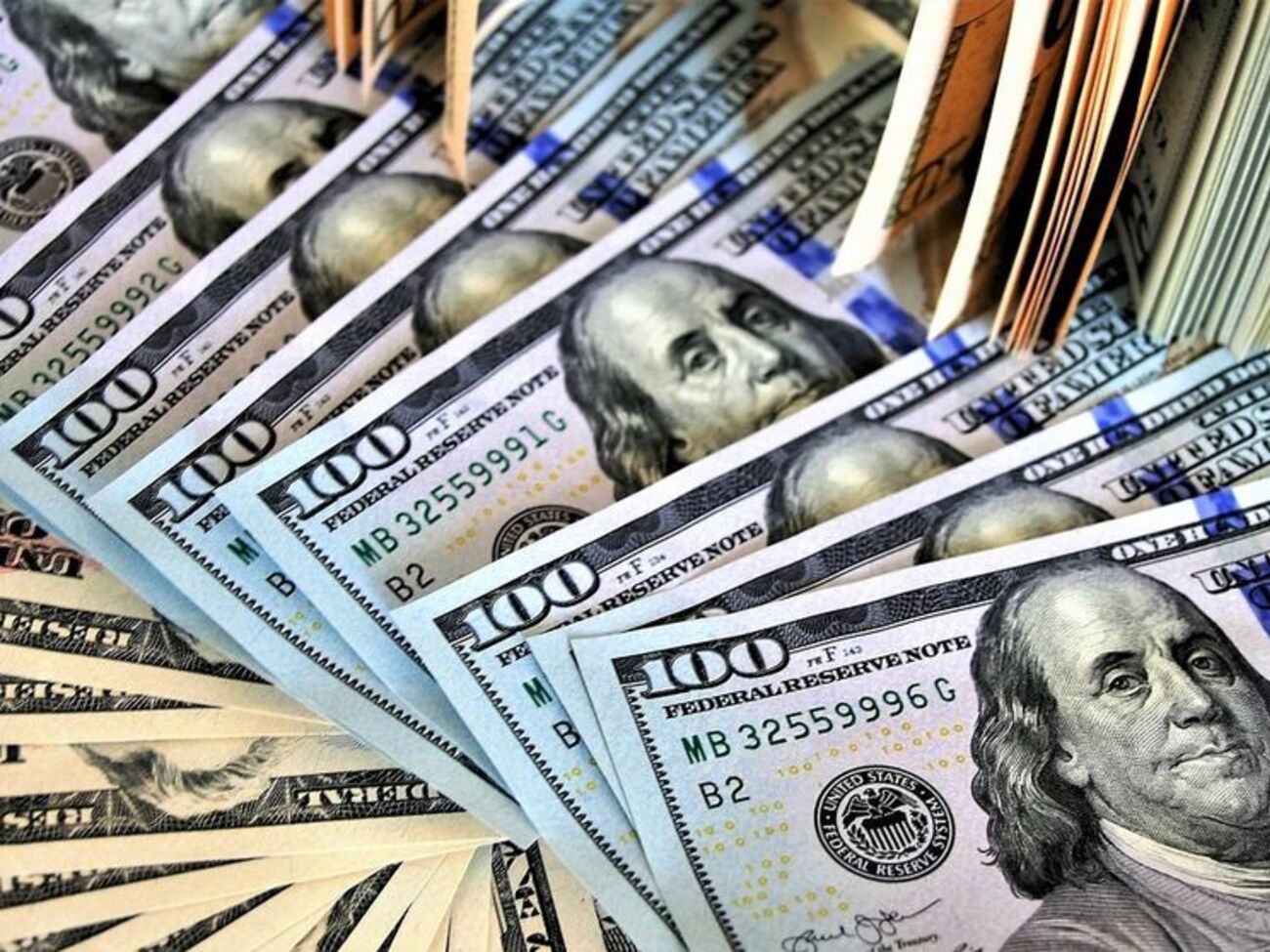 За даними САП, нардеп разом із родичами і бізнес-партнерами наприкінці 2013 року заволодів $20 млн держбанку під приводом отримання кредиту