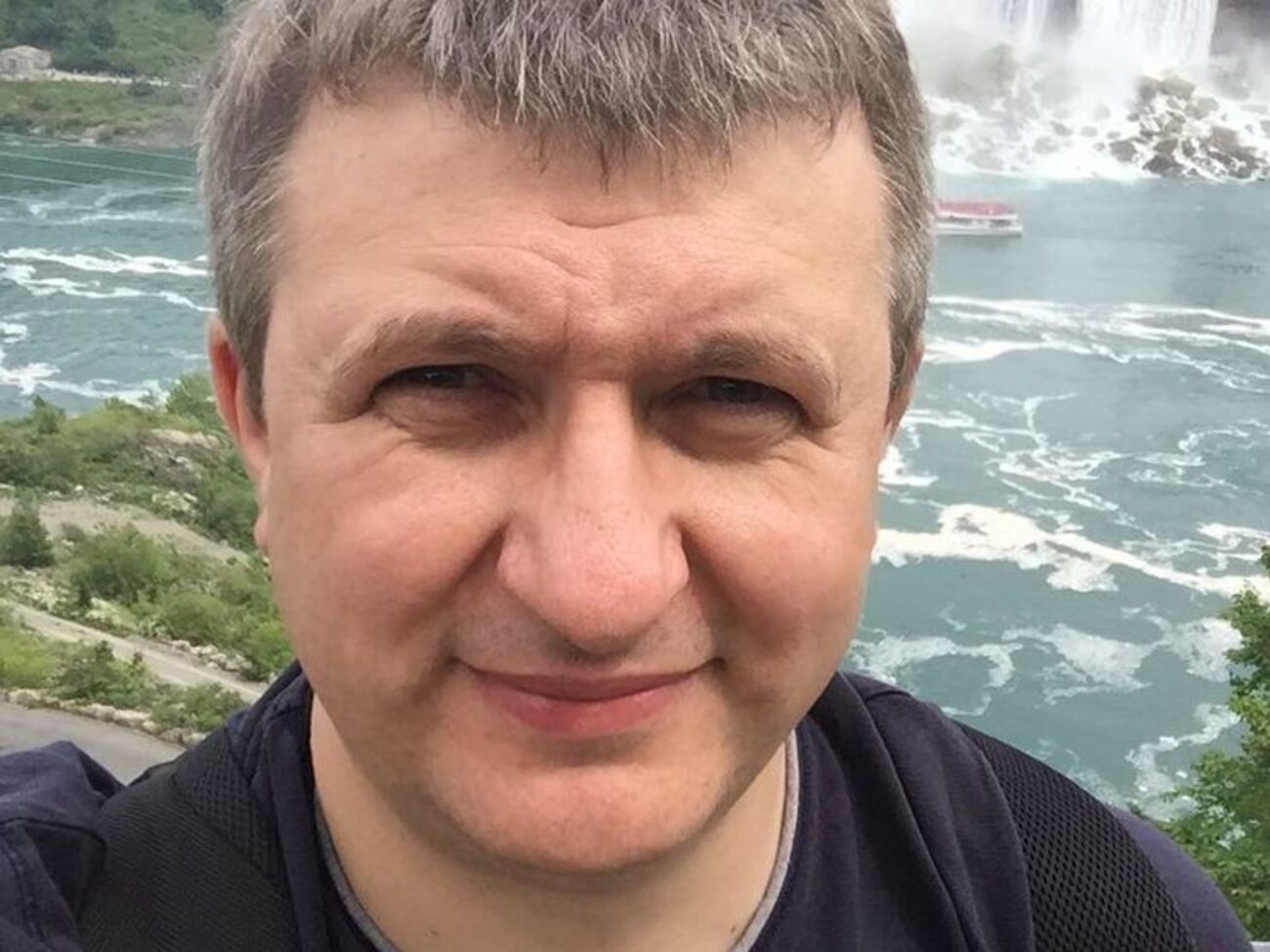 Не знаю, зачем Лозовой менял гривны на евро в стремном обменном пункте, когда у Ляшко можно было кешем взять по-дружески