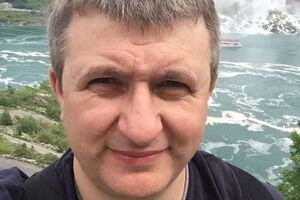 Не знаю, зачем Лозовой менял гривны на евро в стремном обменном пункте, когда у Ляшко можно было кешем взять по-дружески