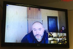 В сегодняшнем судебном заседании Крысин участвовал в режиме видеосвязи из Торецкой колонии, куда его этапировали в октябре 2018-го