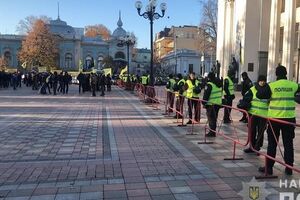 Поліція охороняє урядовий квартал