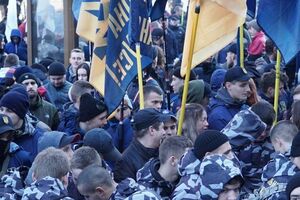В акции участвуют сотни людей