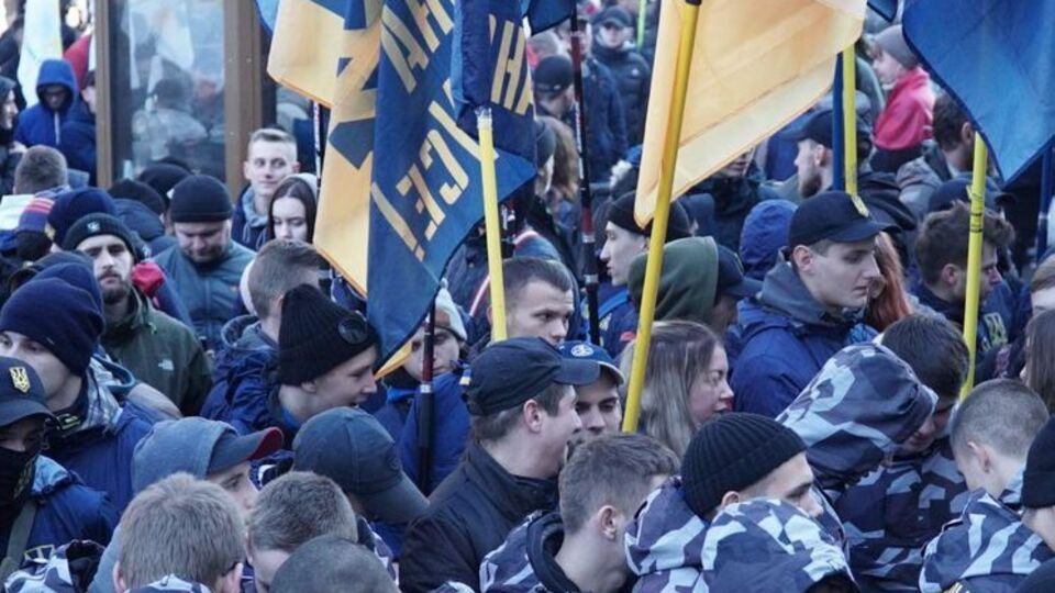 В акции участвуют сотни людей