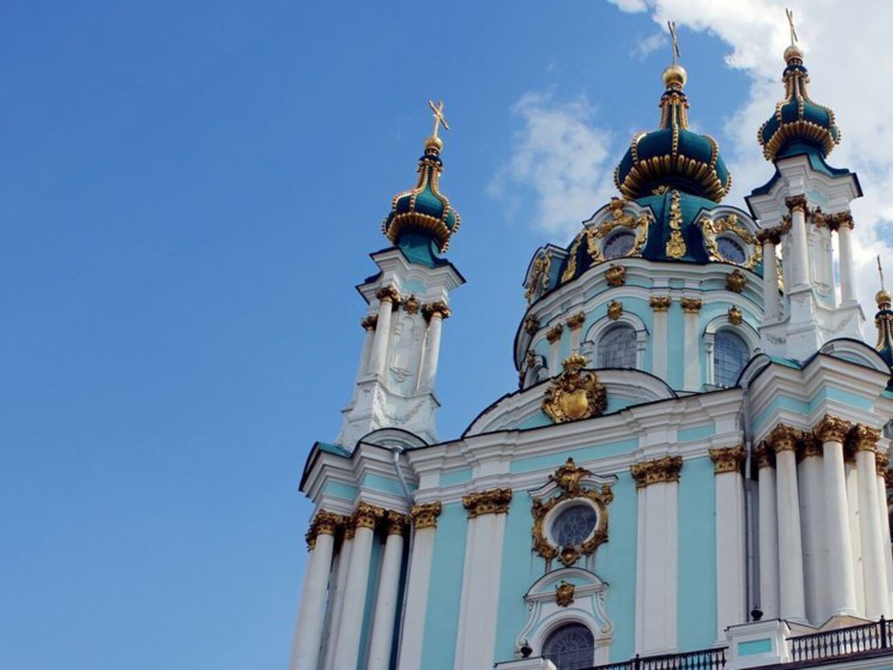 18 жовтня Верховна Рада підтримала закон про передання Андріївської церкви в постійне користування Вселенському патріархату