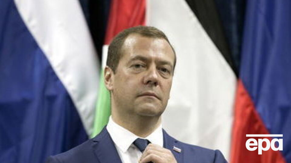 Медведев: Россия приспособилась к санкциям