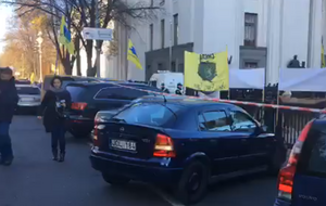 Водії автомобілів на єврономерах вимагають знизити акцизний збір під час розмитнення авто, ввезених в Україну