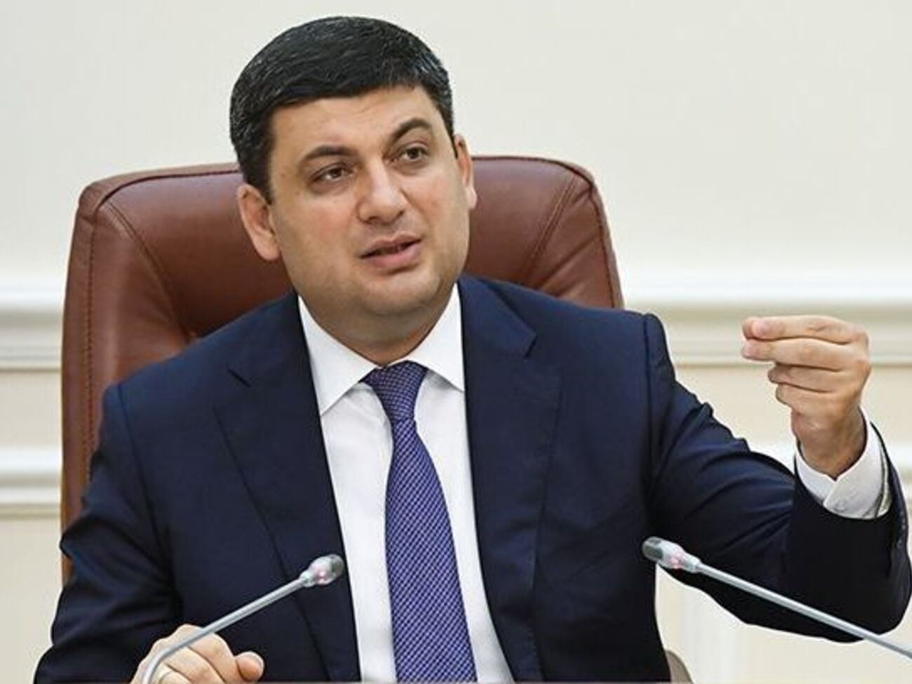 Гройсман подчеркнул, что "ни ветераны, ни их проблемы не могут просто ждать"