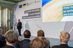 Порошенко: Сейчас Азовское море активно насыщается военными кораблями, где отрабатывается система блокады украинских морских портов