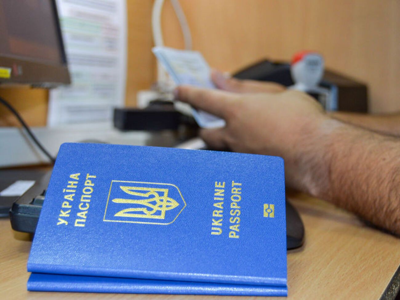 26 июля Соколюк заявлял, что&nbsp;с января 2015 года в Украине оформили около 9,5 млн биометрических загранпаспортов