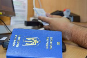 26 июля Соколюк заявлял, что с января 2015 года в Украине оформили около 9,5 млн биометрических загранпаспортов