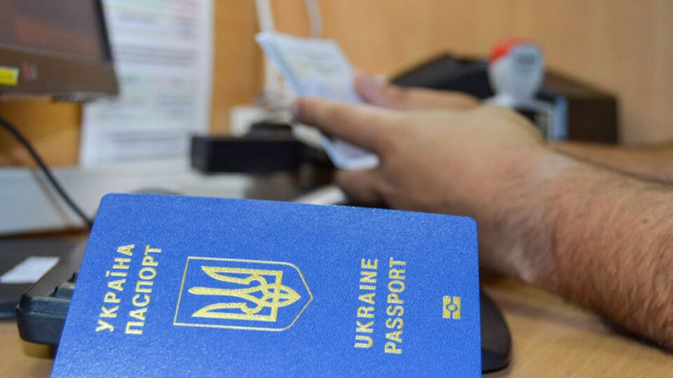 26 июля Соколюк заявлял, что с января 2015 года в Украине оформили около 9,5 млн биометрических загранпаспортов