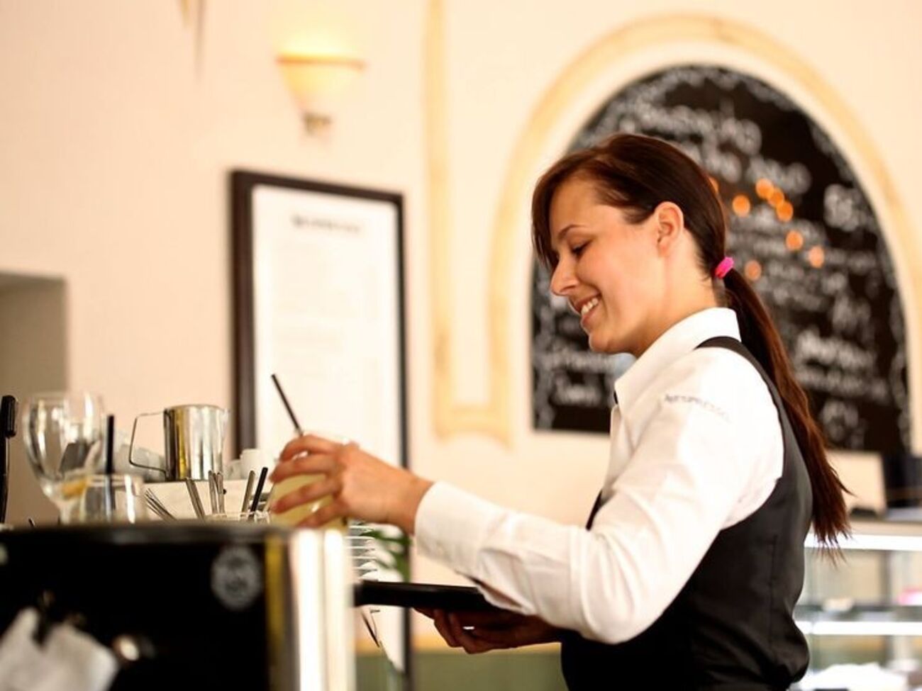 Наиболее распространенной является плата 10% от суммы счета