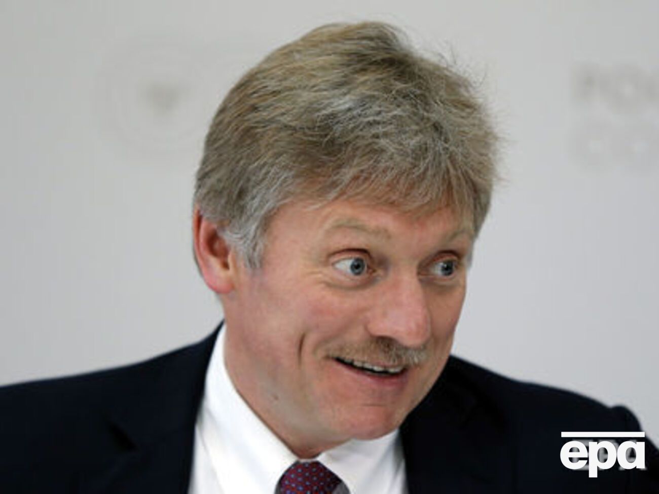 Песков подчеркнул, что у России нет "никакого желания" вмешиваться во внутреннюю политическую ситуацию в США